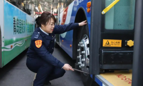 熱議 | 公交車(chē)事故多地頻發(fā)，如何規(guī)避？“智驅(qū)公交”保障出行安全