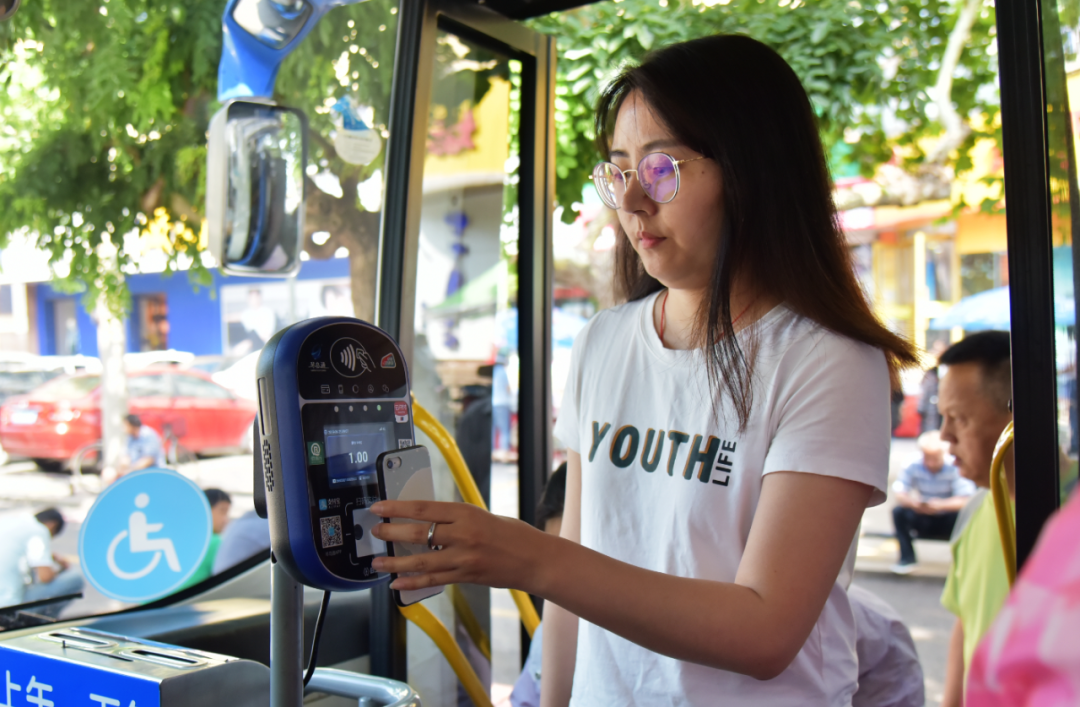 青島西海岸新區(qū)打造“5G+智慧公交” ,將車聯(lián)網(wǎng)技術(shù)推進(jìn)3-5年(圖4) 圖片